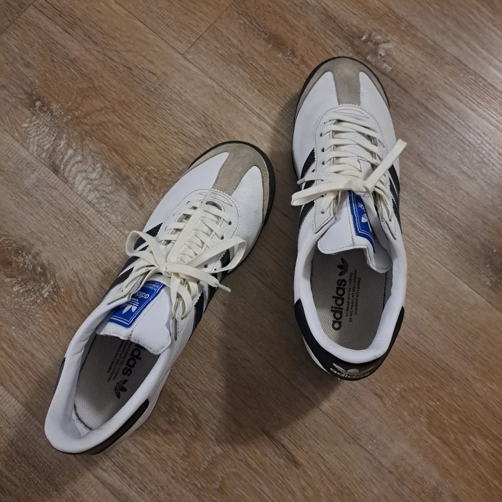 adidas classic sneakers